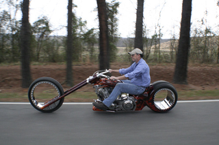 Illustration for article titled Hubless Monster Motorcycle Rolls Without Spokes